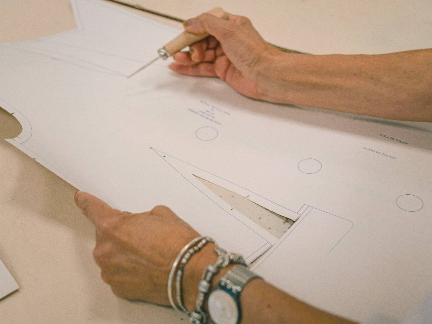 Marking a pattern by hand